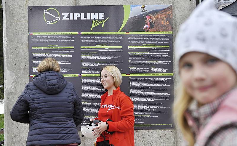 Ve Sport areálu Klíny v Krušných horách na Mostecku zprovoznili lanový skluz (zipline) přes Šumenské údolí.