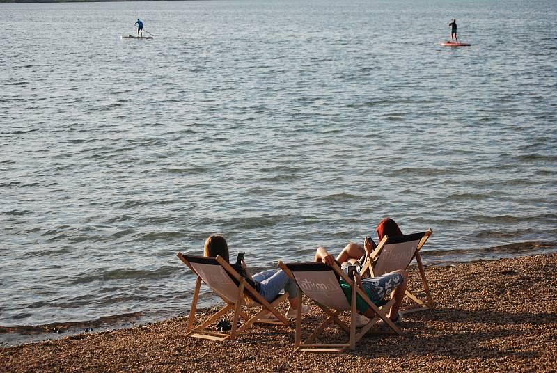 Jezero Most, nebo Mostecké jezero? Vyhrál první název.