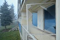 Na sídlišti Janov v Litvínově přibylo domů s poškozenými byty, kde už nikdo nebydlí.