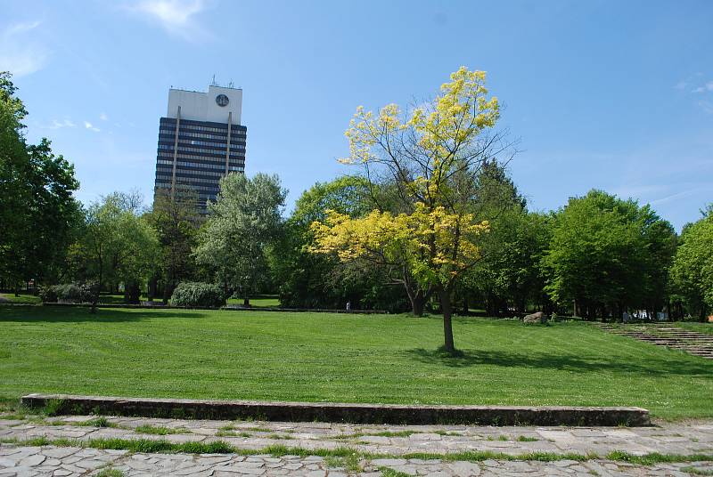 Park Střed v Mostě, květen 2022.