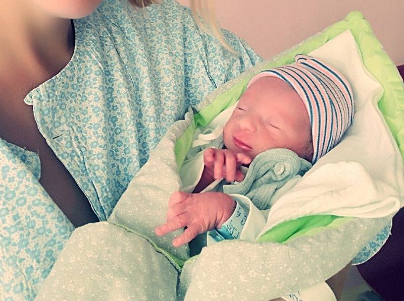 Jiří Samuel Starý se narodil 18. 8. 2020 v 11.50 hodin mamince Ivě Plašilové a tatínkovi Jiřímu Starému. Vážil 2,15 kg a měřil 44 cm.