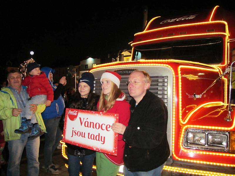 Do Litvínova zavítal Vánoční kamion Coca-Cola.