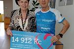 Lékař Milan Koller z Mostu pomáhá během mosteckému hospicu. Vymyslel projekt Běhám pro Hospic v Mostě založený na předbíhání závodníků, za které platí dobrovolný poplatek, za jednoho 1 Kč. Foto: archiv MK