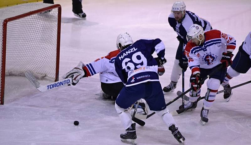 Most slavil v play out první výhru. Porazil Třebíč 3:0.