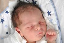 Dominik Šendera se narodil 26. dubna ve 14.04 hodin rodičům Marii a Radku Šenderovým. Měřil 51 centimetrů a vážil 3,51 kilogramu.