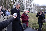 Andrej Babiš v Litvínově v lednu 2020, kdy ještě jako předseda vlády za hnutí ANO navštívil Koldům, zimní stadion a sídliště Janov, kde prošel ulicí s vybydlenými domy.