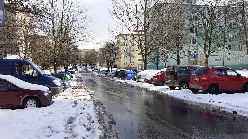 V Mostě se ve středu 17. února oteplilo, sníh v ulicích taje