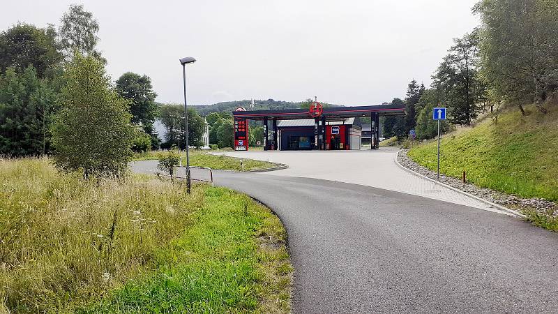 Benzinka u Mikulášské štoly v Hoře Svaté Kateřiny na Mostecku.