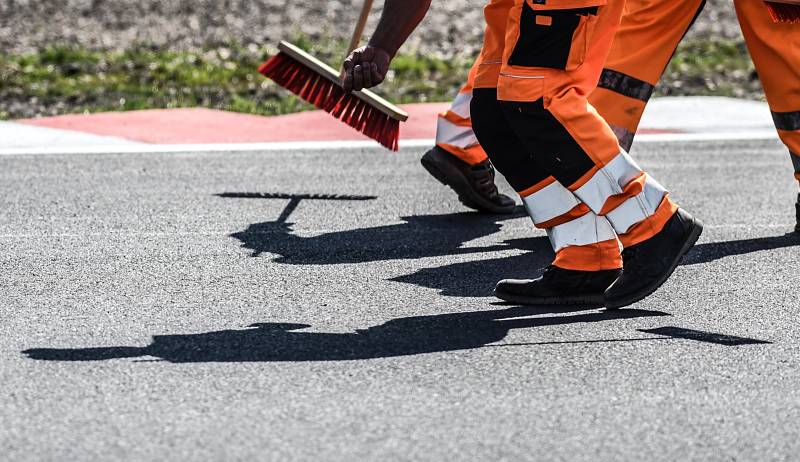 Závodní neděle na mosteckém autodromu.