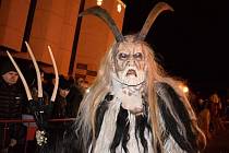 Krampus show na 1. náměstí v Mostě