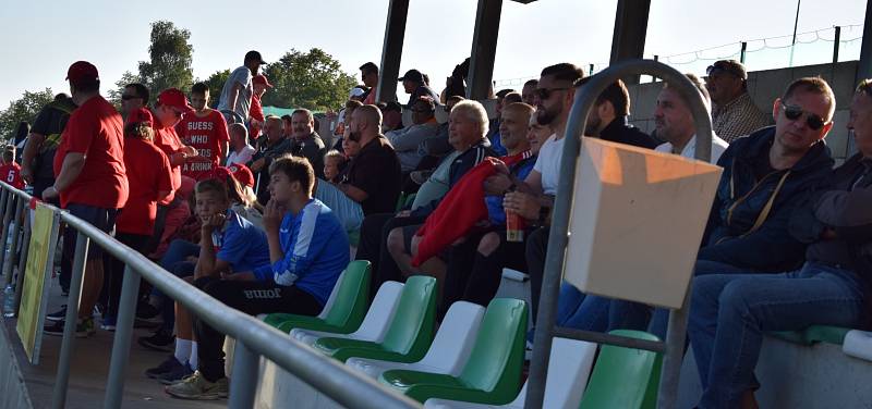 Na Souši celou sobotu probíhaly oslava sta let klubu. Fotbal hráli mladí, staří, herci a vše vyvrcholili gólově bohatým duelem Souš vs. Dobříš.