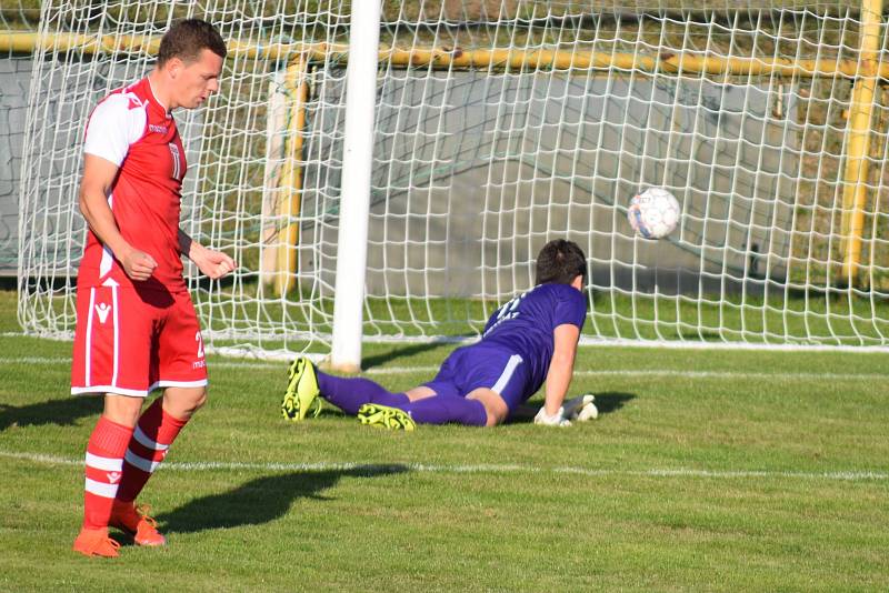 Na Souši celou sobotu probíhaly oslava sta let klubu. Fotbal hráli mladí, staří, herci a vše vyvrcholili gólově bohatým duelem Souš vs. Dobříš.