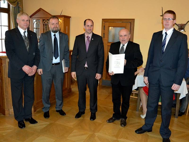 Ceremoniál předávání Ceny Ď na hradě Hněvín v Mostě.