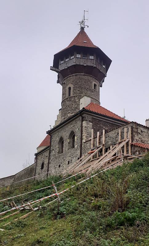 Mostecký hrad na vrchu Hněvín v listopadu 2022