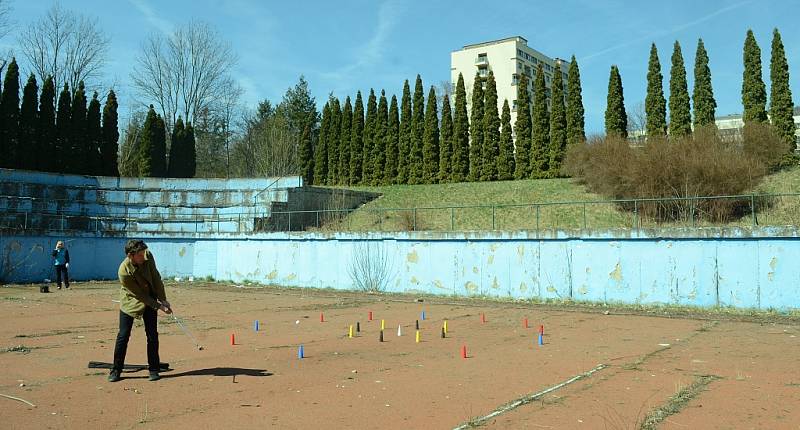 V místě, kde má vzniknout skatepark, se hrál nedávno turnaj v městském golfu, který pořádala Česká Asociace Extrémního Golfu.