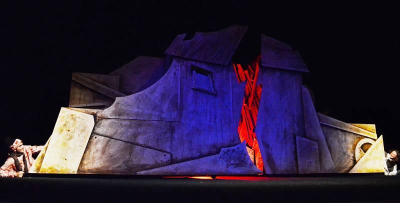 Pohádkou Ronja, dcera loupežníka v podání ústeckého Činoherního studia pokračoval v Mostě festival Young for young.