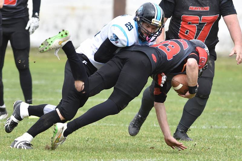 Most Hunters (v černém) versus Jičín Hurricanes.