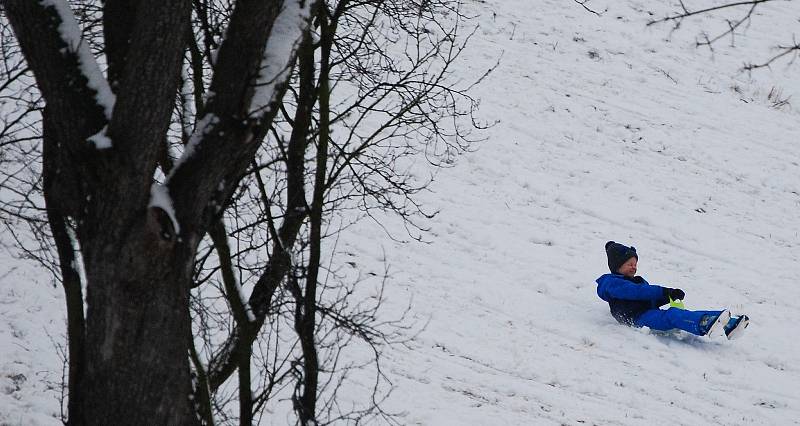 Zima v Mostě v sobotu 8. ledna.