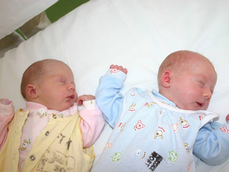Mamince Michaele Váchové z Loučné se 24. února narodila dvojčata Samuel a Simona Váchovi. Samuel přišel na svět ve 13.56 hodin, měřil 47 cm a vážil 2,95 kilogramu. Simona se narodila ve 14.20 hodin, měřila 43 cm a vážila 2,95 kilogramu.