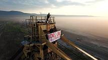 Aktivisté v uhelných dolech Bílina na Teplicku a lomu Nástup Tušimice na Chomutovsku