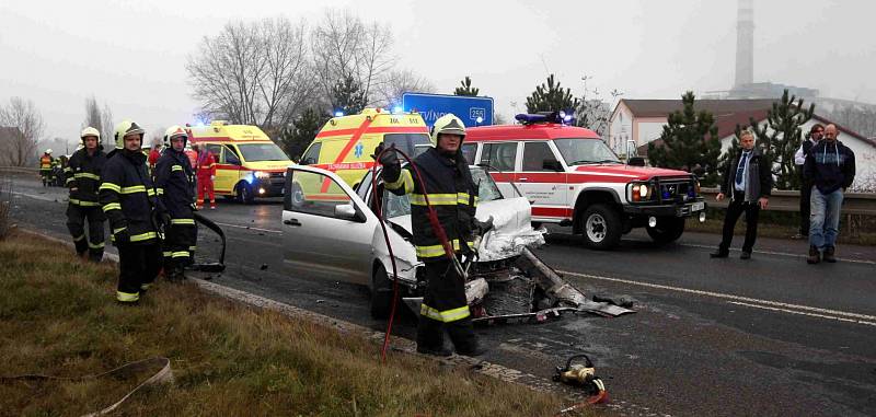 Tři zraněné si vyžádala hromadná nehoda u Komořan