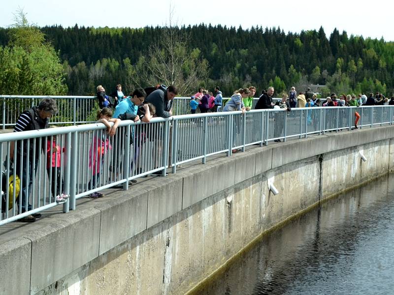 Lidé se mohli podívat do útrob přehrady na Flájích.