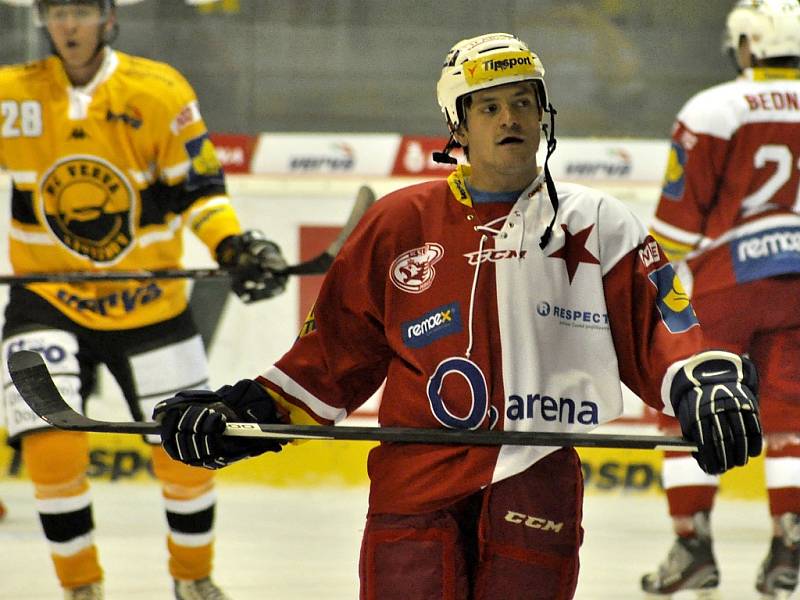 Jiří Mádl hraje hokejistu pražské Slavie.