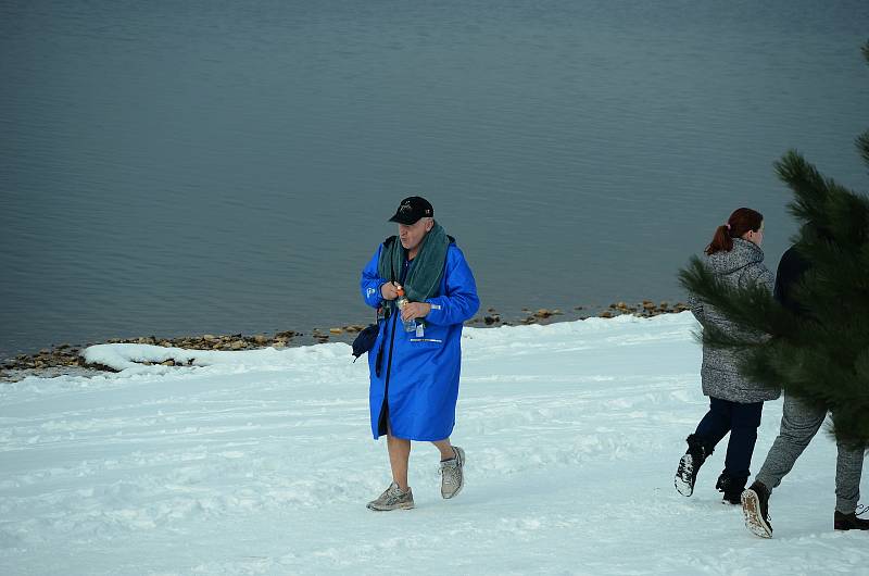 Jezero Most v sobotu odpoledne 13. února 2021.