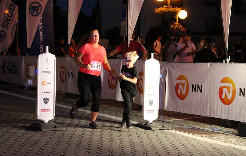 Zážitkový běh Night Run 2022 v Mostě.