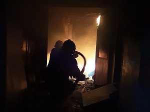 K sérii menších požárů ve vybydlených prostorách panelových domů v Janově v Litvínově na Mostecku vyjížděli hasiči v pátek 12. května odpoledne a večer.