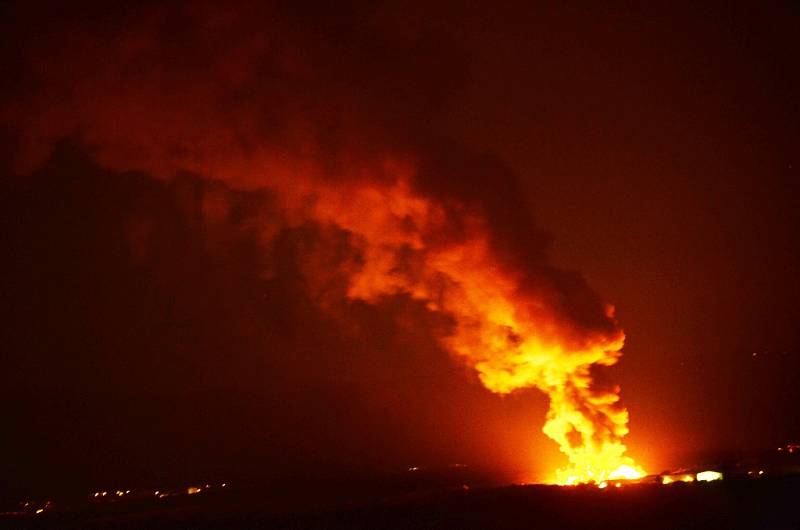 Noční požár na skládce Celio na Mostecku z pondělí na úterý.