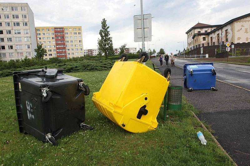 Středeční bouře na Mostecku zaplavila silnice