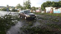 Středeční bouře na Mostecku zaplavila silnice