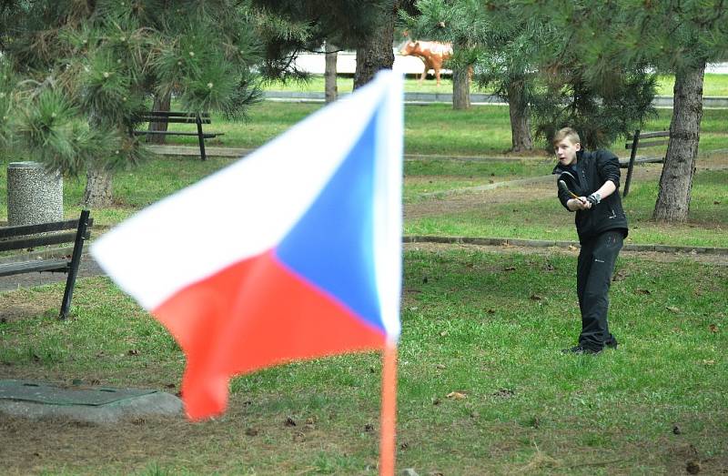 Extrémní golfisté soutěžili v sobotu v centru Mostu.