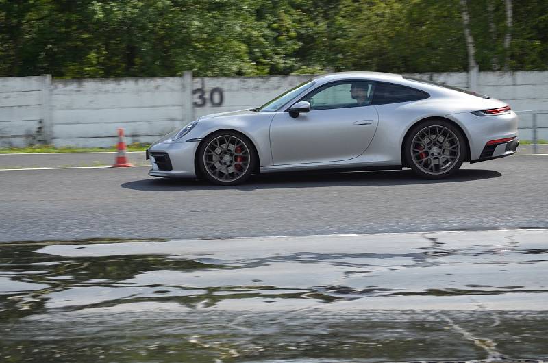 Majitelé vozů Porsche si oblíbili autodrom, budou mít svůj kurz.