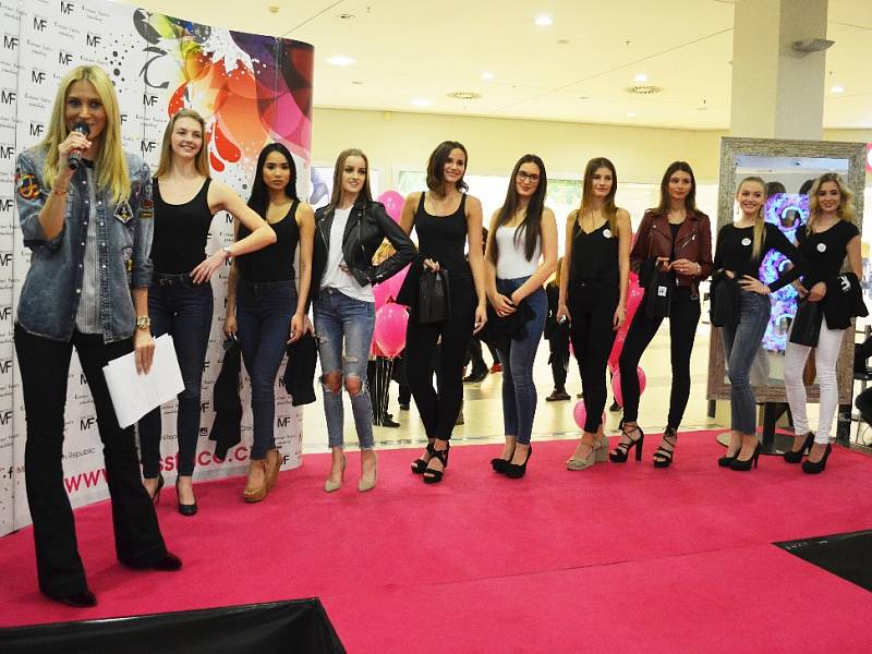 Nábor mladých žen do soutěže Miss Face.