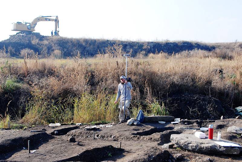 Archeologické naleziště Nesvětice. Výzkum lokality s pohřebištěm a vesnicí byl přerušen 29. října 2021, na jaře 2022, po zimní pauze, budou práce v terénu obnoveny.