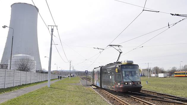 Kvůli rekonstrukci trati a zastávek už nejezdí tramvaje mezi chemičkou a Litvínovem. Nahradily je autobusy.