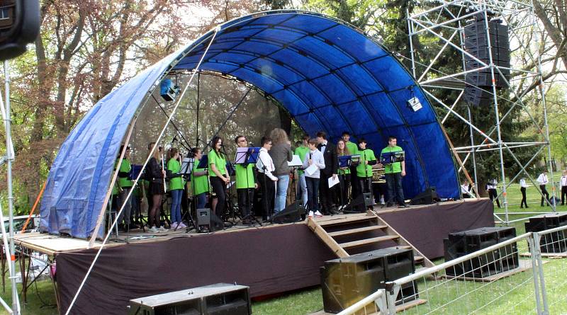 Vystoupení střídalo vystoupení. Lidé si v Litvínově užívali sobotní Majáles.