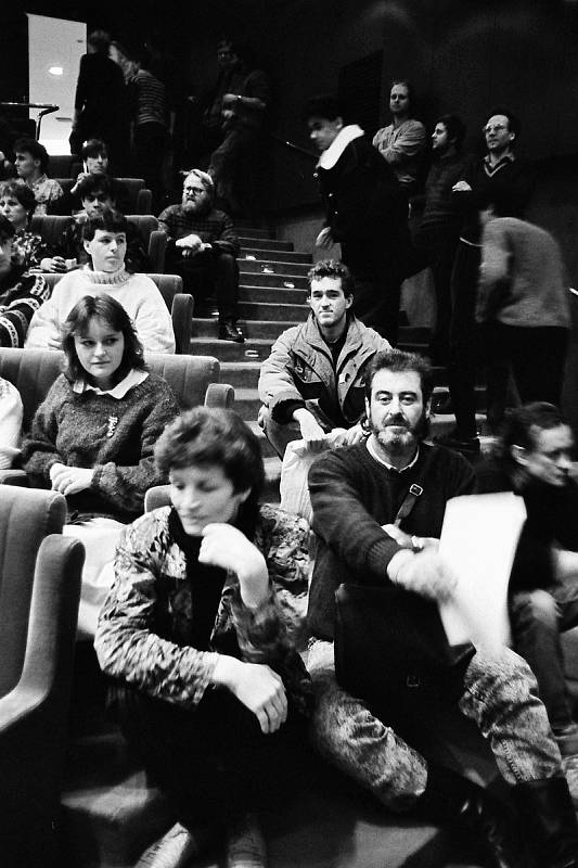 24. listopad 1989, mostecké divadlo.