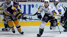 Druhým zápasem pokračovala čtvrtfinálová bitva extraligového hokeje mezi domácím týmem HC Litvínov a západočeským celkem HC Energie Karlovy Vary.