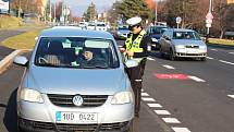 Mostečtí policisté měřili během Speed Marathonu rychlost v ulici Slovenského národního povstání před tamní základní školou.