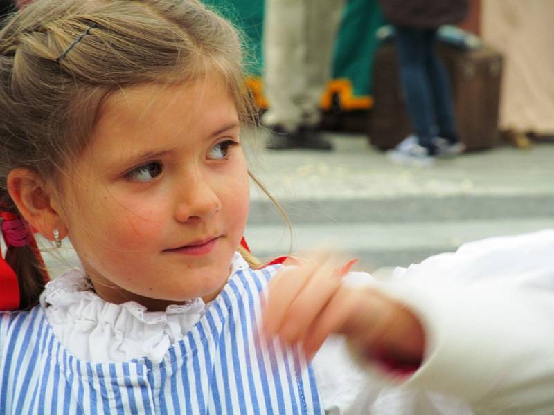 Jedna z nejmladších členek folklorního souboru Dykyta.