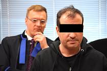 Radek B. z Litvínova čelí u ústeckého krajského soudu obžalobě z pokusu o vraždu. Pondělí 25. března