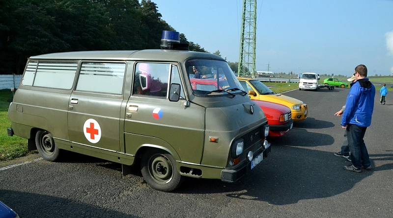 Majitelé, přátelé a fanoušci vozů značky Škoda měli sraz na Autodromu Most