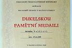 Dekret k Dukelské pamětní medaili, kterou obdržel Antonín Sajdl