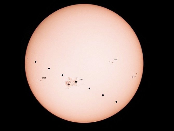 Očekávaná cesta Merkuru přes Slunce 9. května 2016 v České republice.