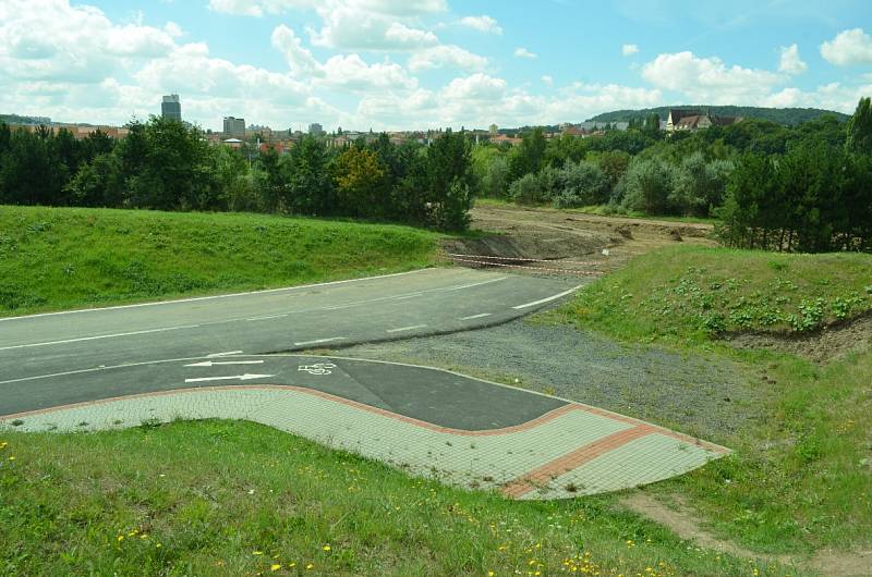 Stavba silnice Most-Mariánské Radčice.