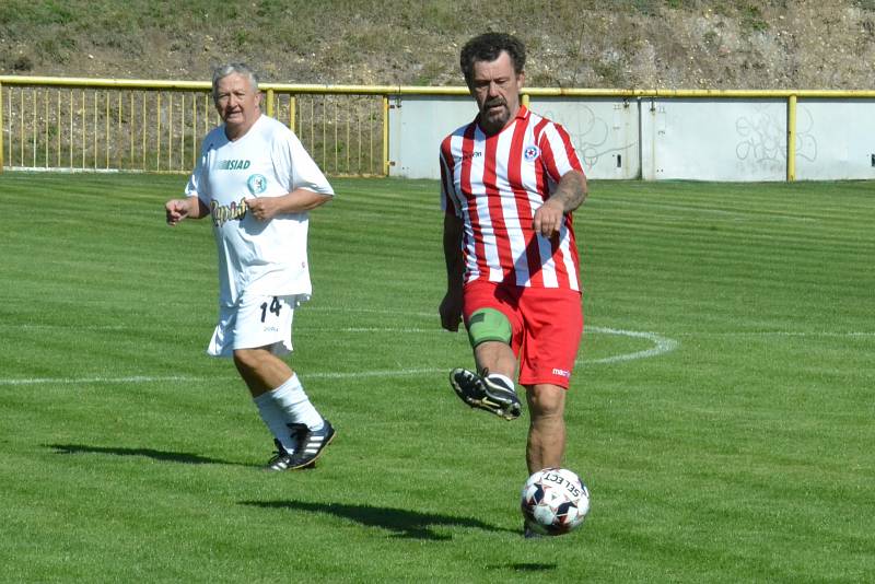 Na Souši celou sobotu probíhaly oslava sta let klubu. Fotbal hráli mladí, staří, herci a vše vyvrcholili gólově bohatým duelem Souš vs. Dobříš.