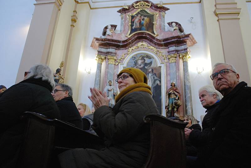 Ceremoniál k výročí 30 let založení Schola Humanitas se konal v litvínovském kostele.